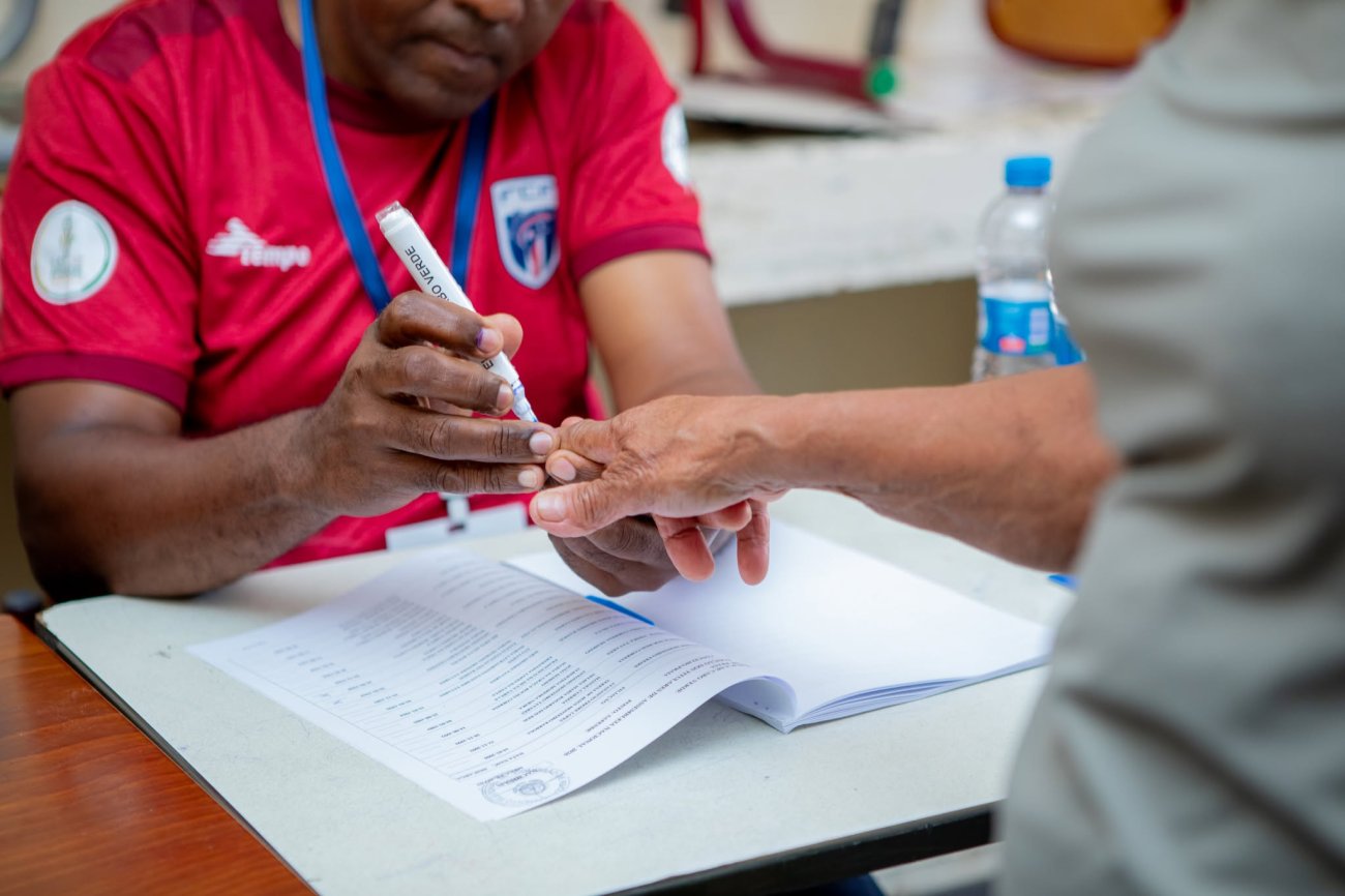 A resident votes in Cabo Verde.